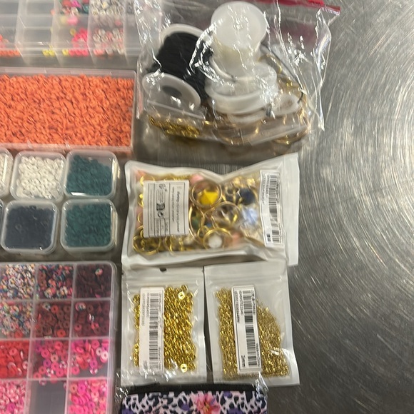 Multi bead craft bundle with keychains and little coin card, purses - Picture 3 of 7